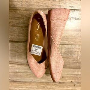 New Tom size 5 soft pink flats